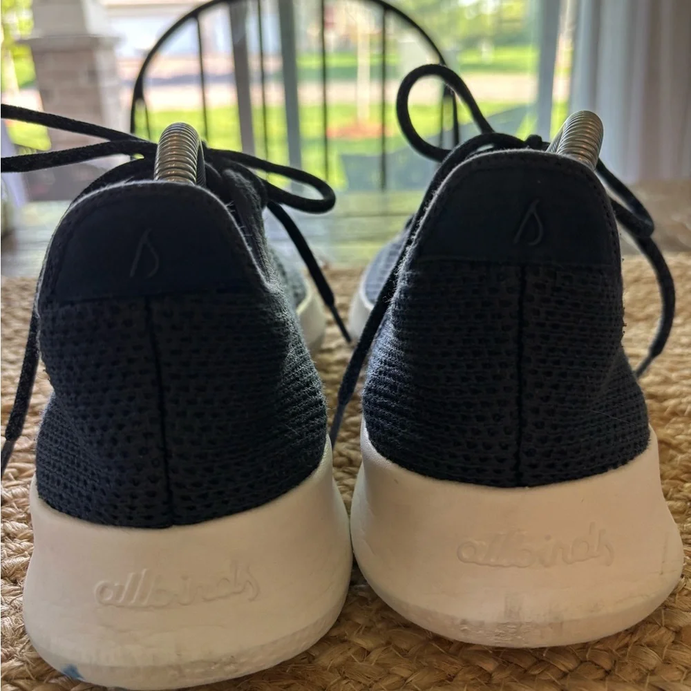 Men’s‎ Allbirds Tree Runner Sneakers Navy and White- Size 9